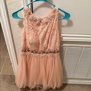 Elegant Lace and Tulle Dress in Peach